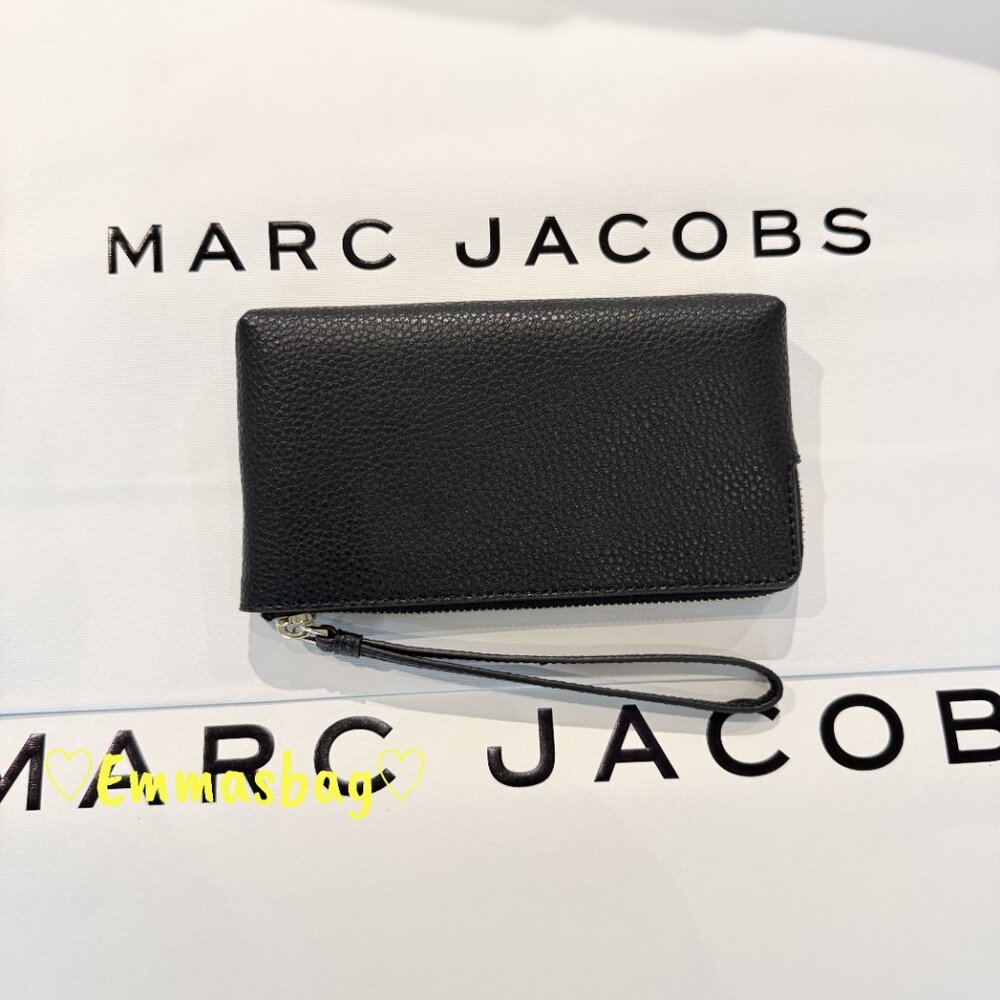 Marc Jacobs Valentine's Day Heart Pebbled Leather Wristlet - Picture 2 of 4